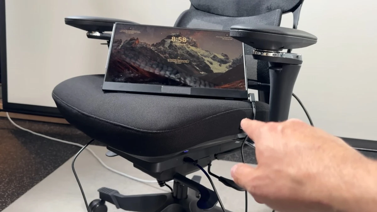 Komputer w krześle zaklęty. Podgrzewanie czterech liter gratis