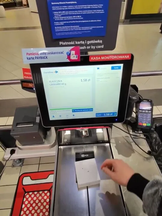 Kupił AirPods w cenie kajzerek. To fejk, ale nie próbuj go naśladować