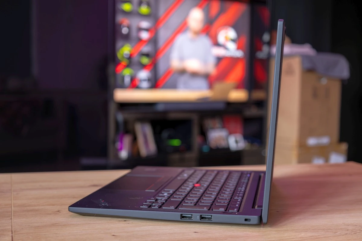 Lenovo ThinkPad T14s Gen 6 (Snapdragon) recenzja