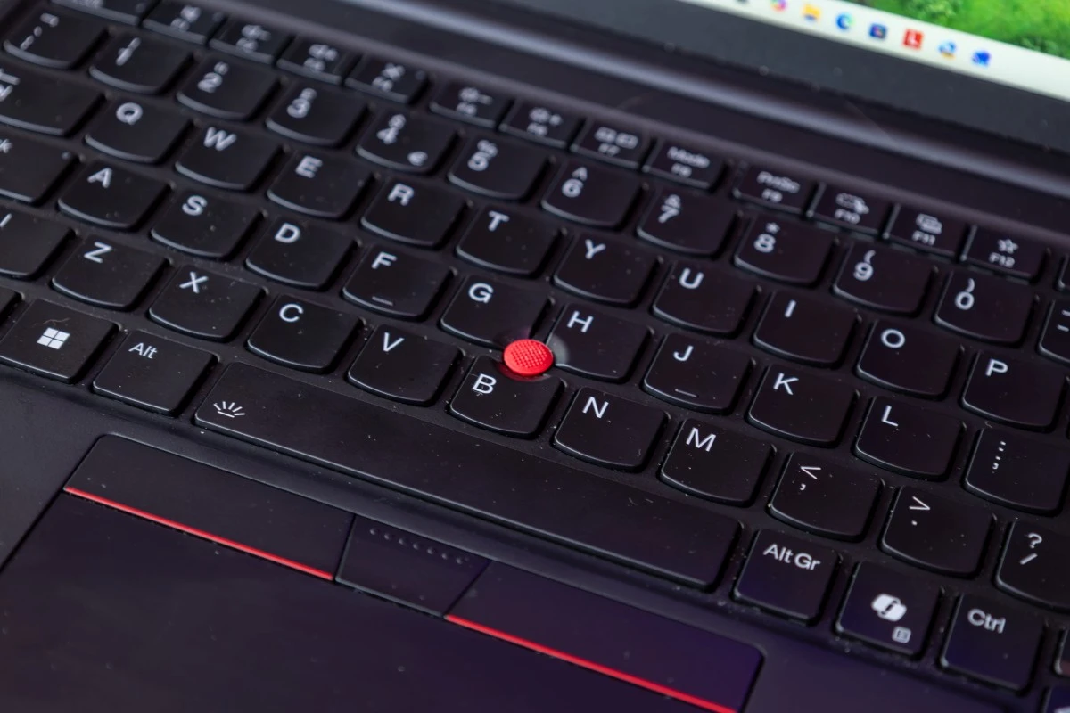 Lenovo ThinkPad T14s Gen 6 (Snapdragon) recenzja