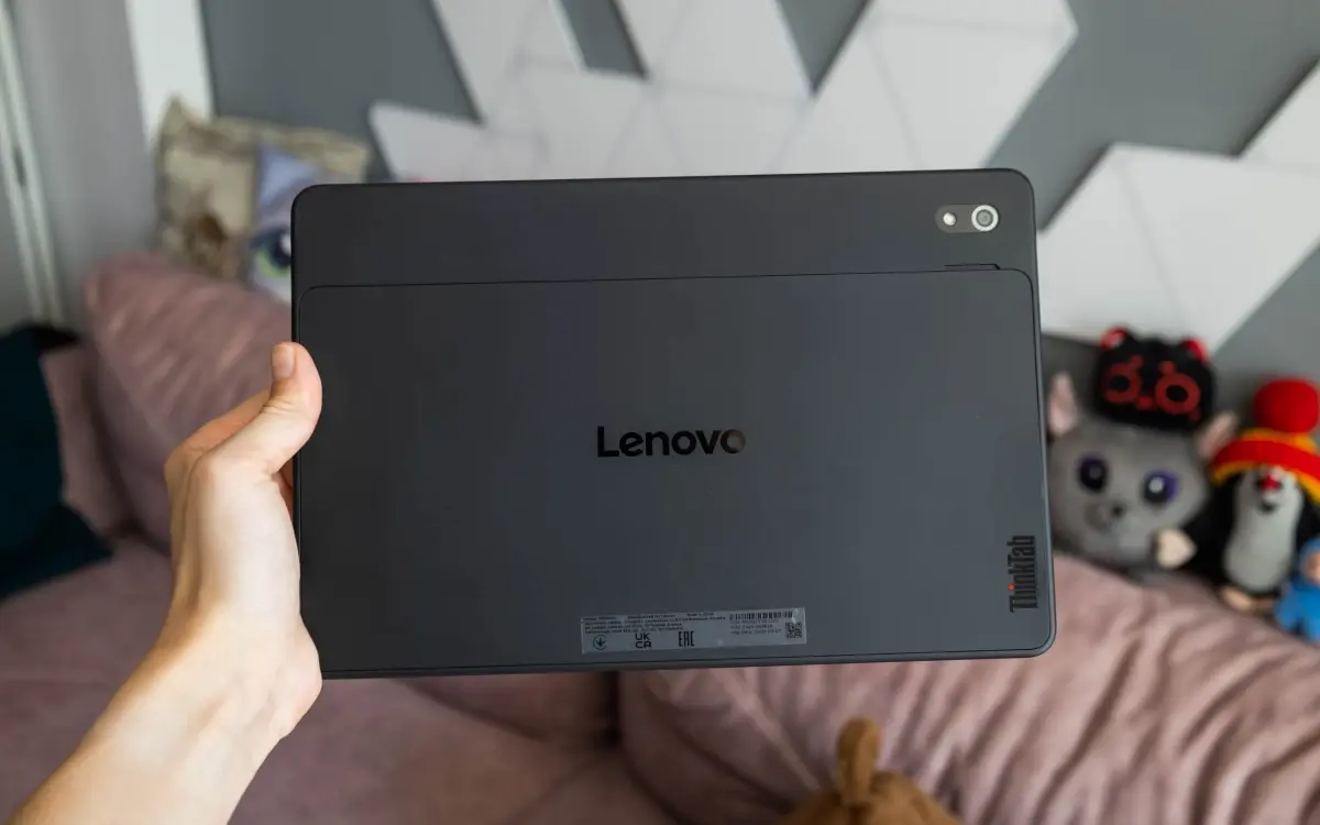 Recenzja Lenovo ThinkTab X11 Gen 1. To tablet z wymienną baterią