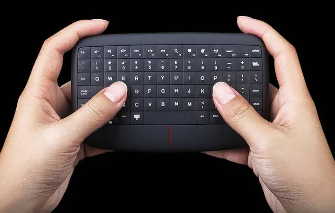 Nowa klawiatura od Lenovo czyli wygodne sterowanie wieloma urządzeniami nie ruszając się z kanapy