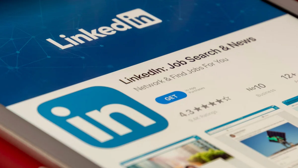 Twoje dane wytrenują AI. LinkedIn nie pyta, tylko działa