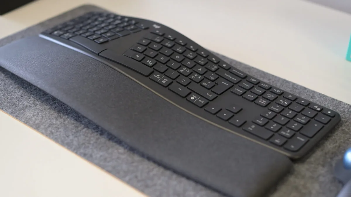 Test ergonomicznej klawiatury Logitech Ergo K860 i trackballa Ergo M575S