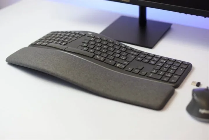 Test klawiatury Logitech Ergo K860. Ergonomia ponad wszystko?