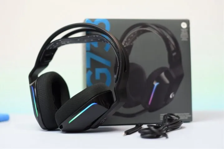 Test słuchawek Logitech G733 Lightspeed  – bezprzewodowa lekkość gamingu