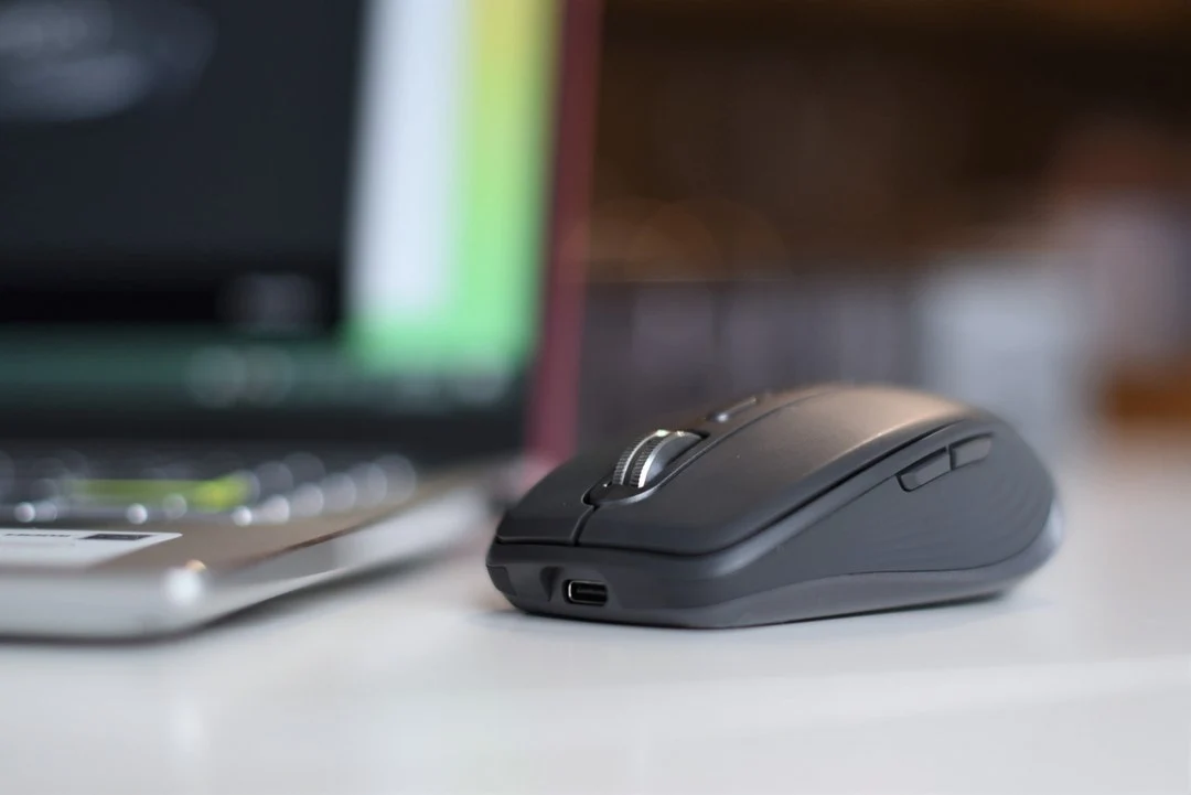 Test myszki Logitech MX Anywhere 3. Dzięki niej praca to czysta przyjemność