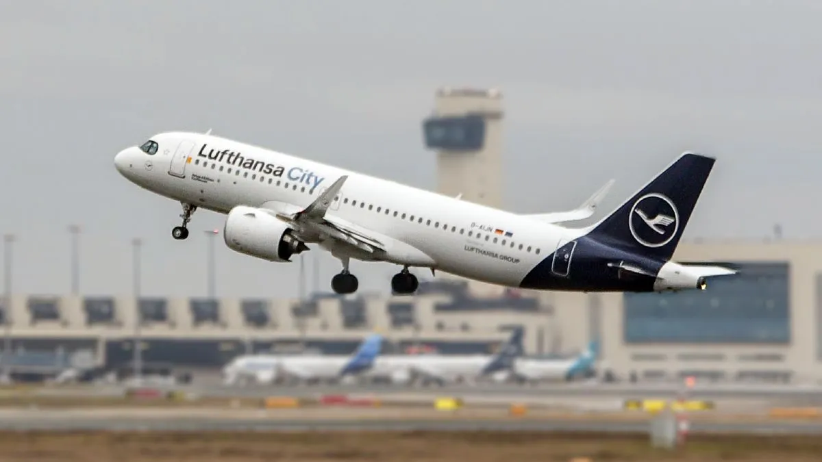 Starlink podbija europejskie niebo. Lufthansa zainstaluje satelitarny internet w 850 samolotach