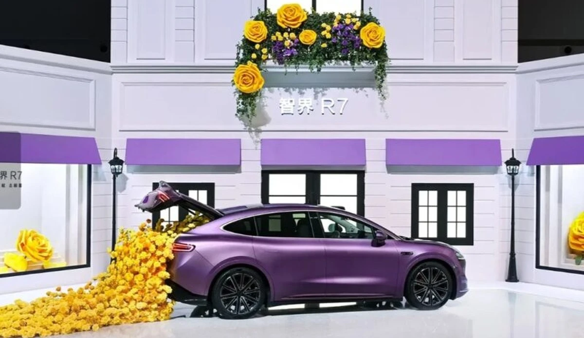 Luxeed R7 Max: 1600 km zasięgu, silniki Huawei i śmiesznie niska cena