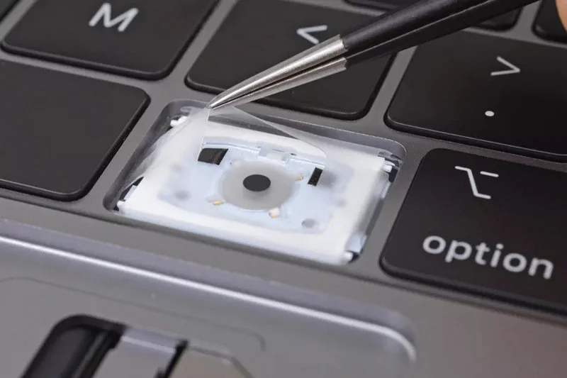 Apple przeprasza za ciągłe problemy z klawiaturami w MacBookach
