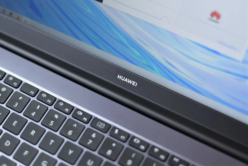Użytkownicy laptopów Huawei mogą otrzymać naklejki NFC za darmo