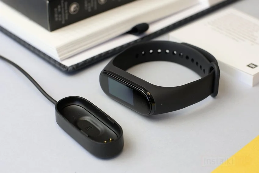 Świetna cena! Mi Band 4 za mniej niż 80 zł