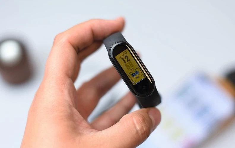 Opaska Xiaomi Mi Band 5 za stówkę. W tej cenie, warto!