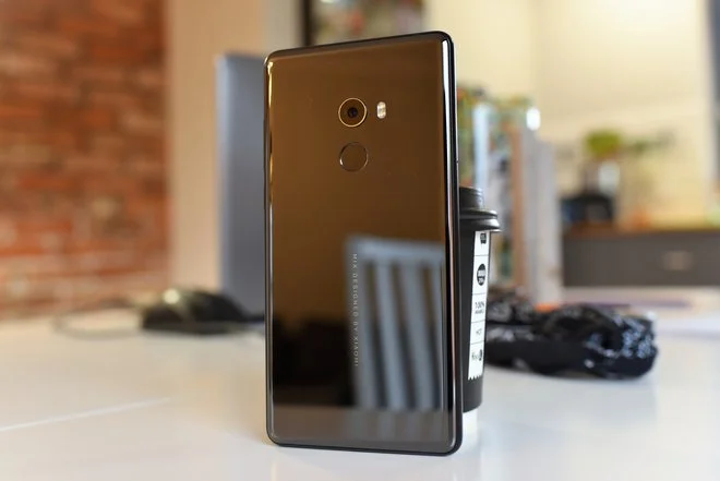 Deal dnia: bezramkowy Xiaomi Mi Mix 2 w rewelacyjnej promocji. Wysyłka z Polski!