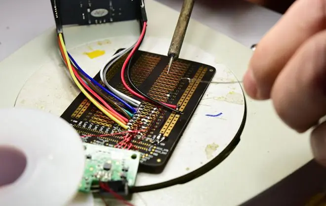 Sukces Lenovo. Ponad 700 różnych projektów Moto Mods