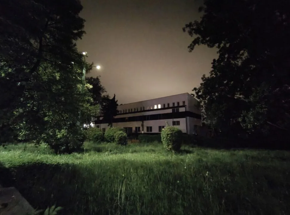 Aparat ultraszerokokątny - tryb nocny