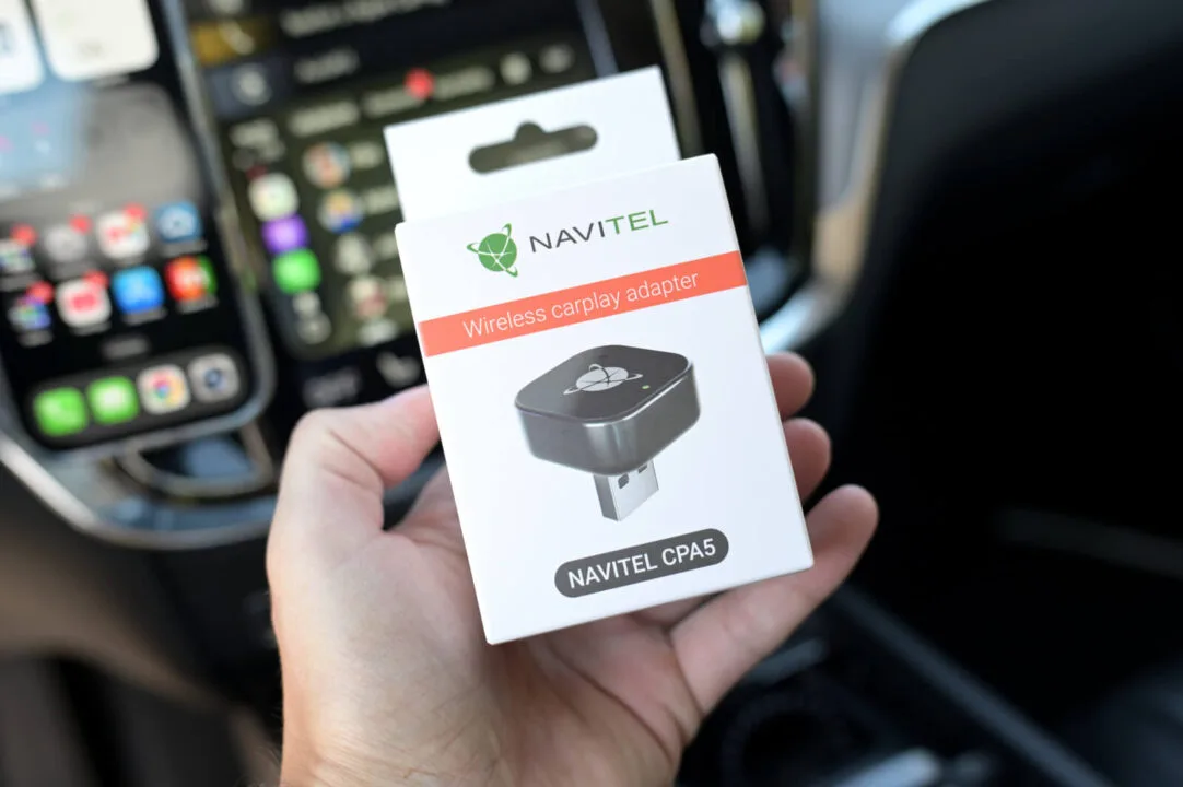 Tani sposób na CarPlay i Android Auto bez kabli. Wystarczy 129 zł (test NAVITEL CPA5)