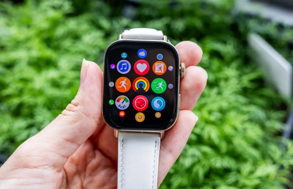 Najlepszy smartwatch do 500 zł – 8 modeli, które warto kupić w 2025 roku