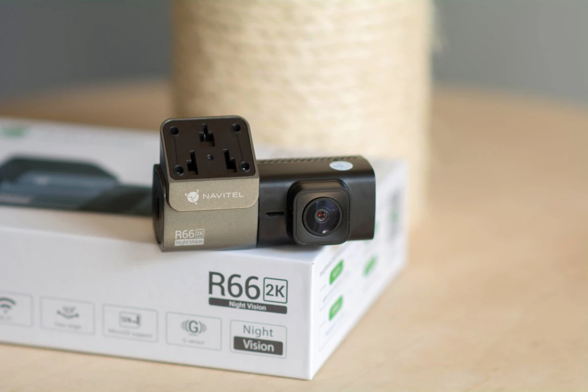 Navitel R66 2K – recenzja minimalistycznego wideorejestratora