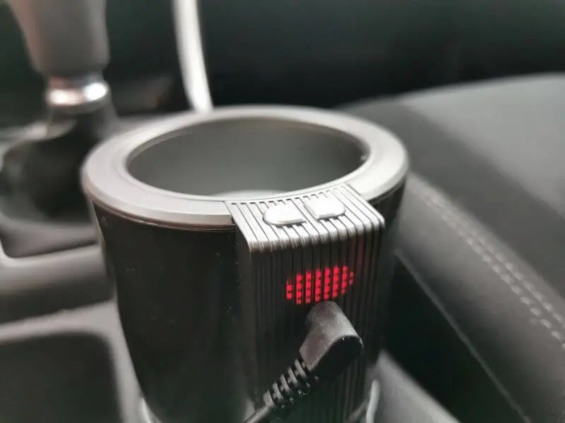 Navitel TC500 – recenzja uchwytu na napoje z funkcją grzania i chłodzenia
