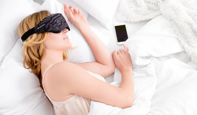 Polski start-up prezentuje finalną wersję inteligentnej maski do spania