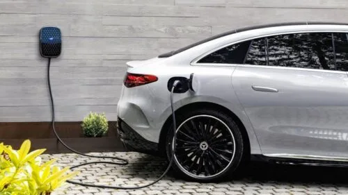 Niemcy emisja co2 z aut ładowanie samochodu elektrycznego