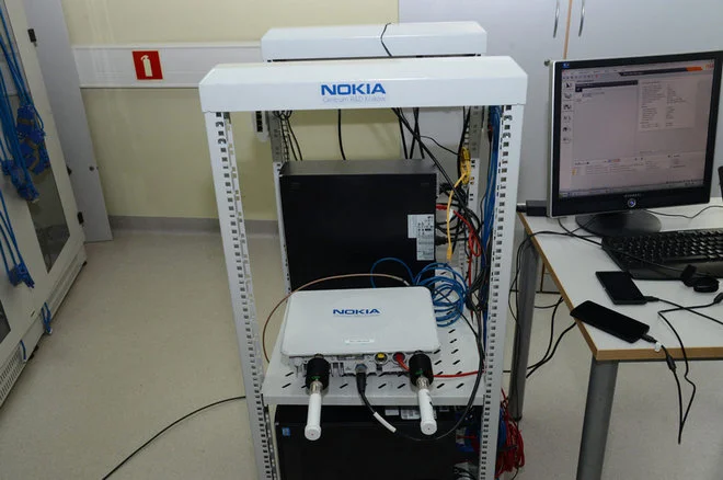 AGH w Krakowie uruchamia własną sieć komórkową. Do czego posłuży?