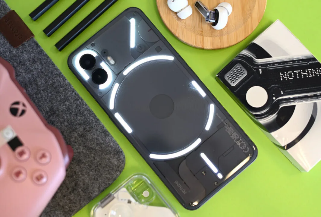 Nothing Phone (2) nie jest już całkiem czarny