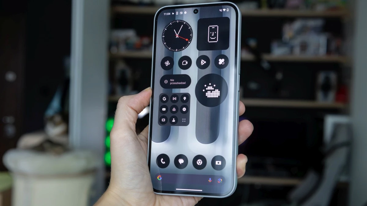 Nothing Phone (2a) Plus – recenzja. Świeci się i błyska