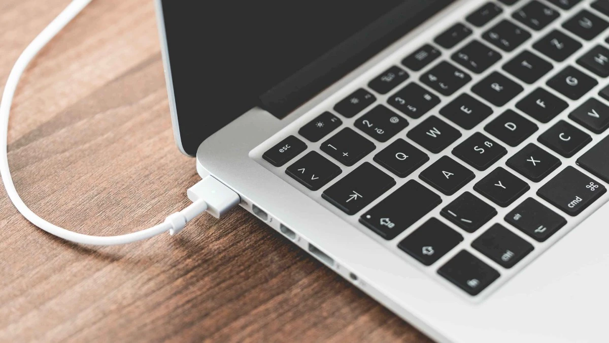 Rewolucja w laptopach od kwietnia 2026. To koniec ładowarkowego chaosu