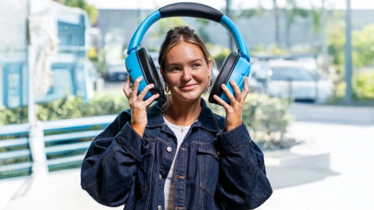 To najbardziej absurdalne słuchawki na rynku. JLab Blue XL to 30-watowy potwór