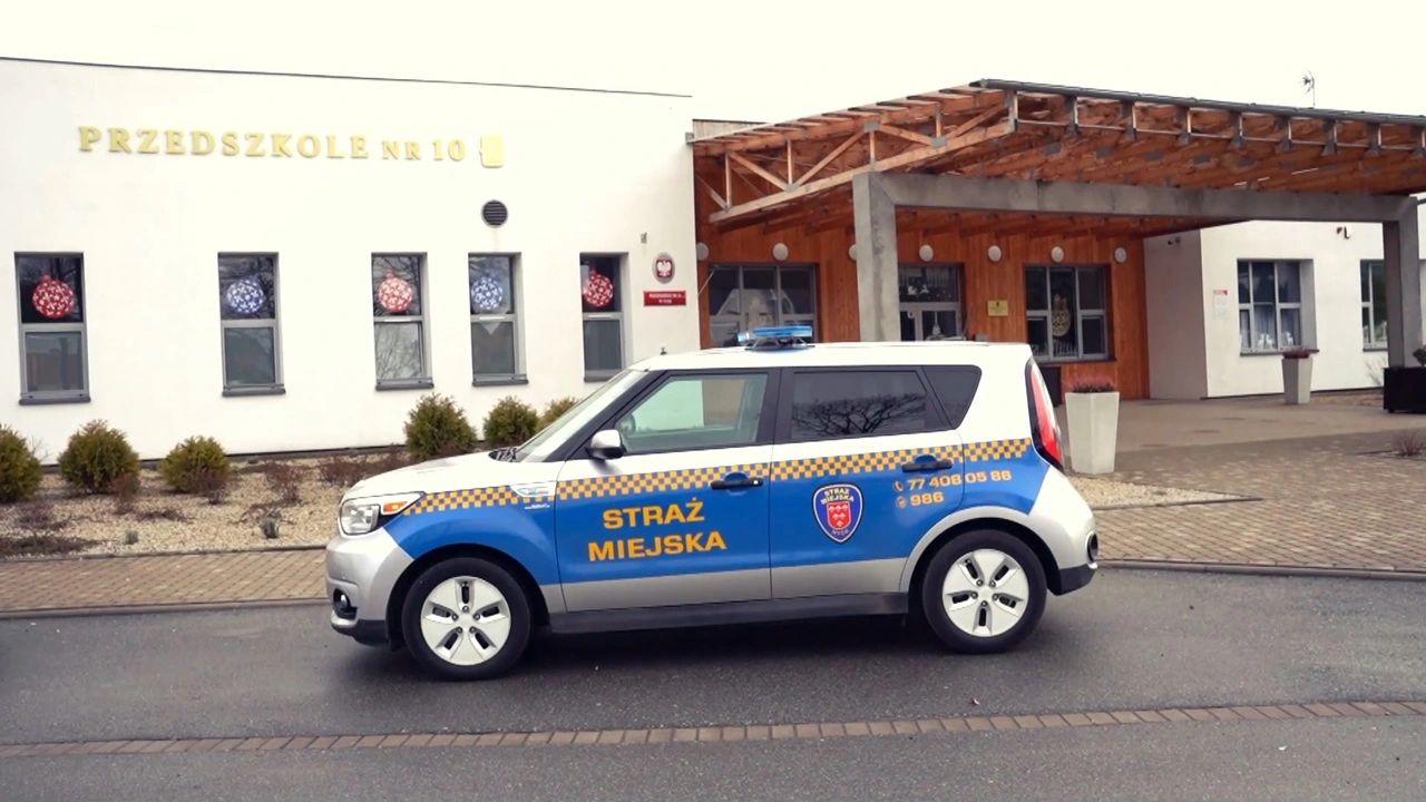 W 6-letnim elektryku straży miejskiej padła bateria. Cena wymiany zwala z nóg