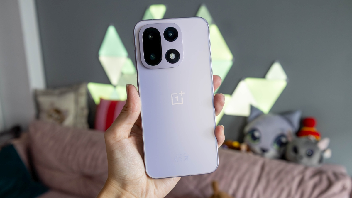 OnePlus 15 – recenzja. To kontrowersyjny smartfon, ale się w nim zakochałam