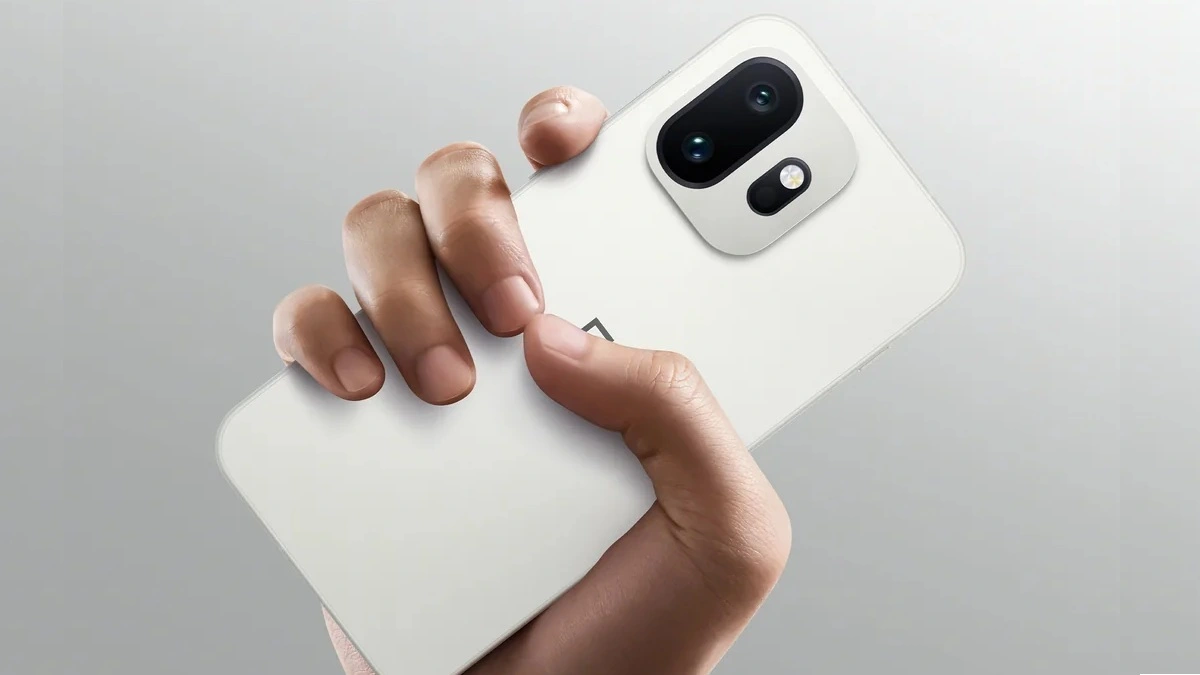 OnePlus 15T pokazany na żywo. Ten kompaktowy smartfon może namieszać na rynku