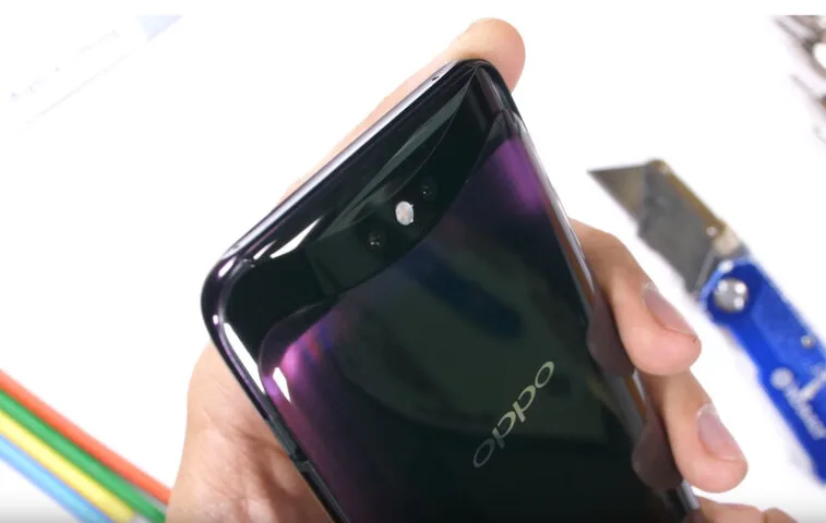 Jak wytrzymała jest konstrukcja rozsuwanego smartfona Oppo Find X? Urządzenie poddano torturom (wideo)