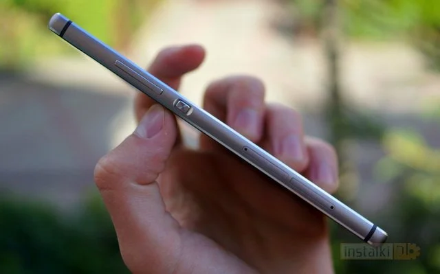 Przyciski i sloty w Huawei P8