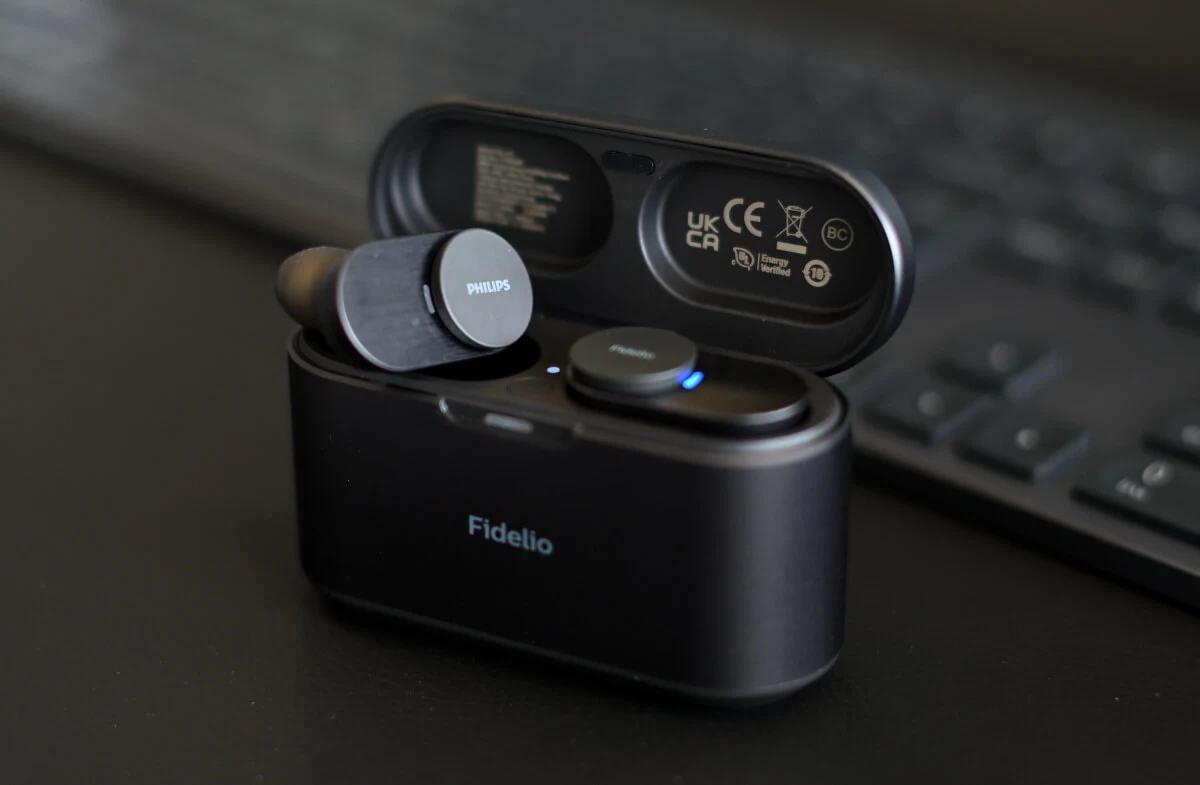 Philips Fidelio T1 – test bezprzewodowych słuchawek. Premium to ich drugie imię