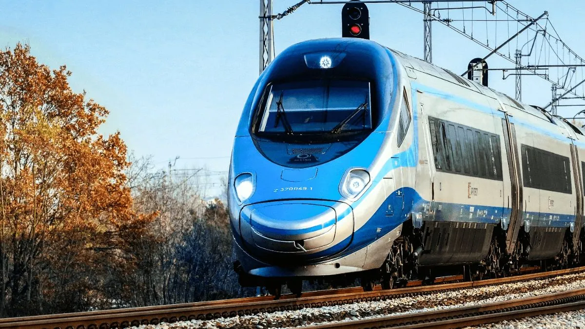 Internet satelitarny nareszcie w PKP Intercity. Pasażerowie już testują