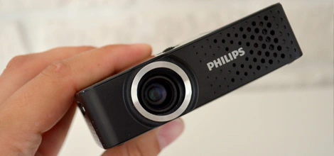 Przetestowaliśmy pierwszy kieszonkowy projektor z Androidem