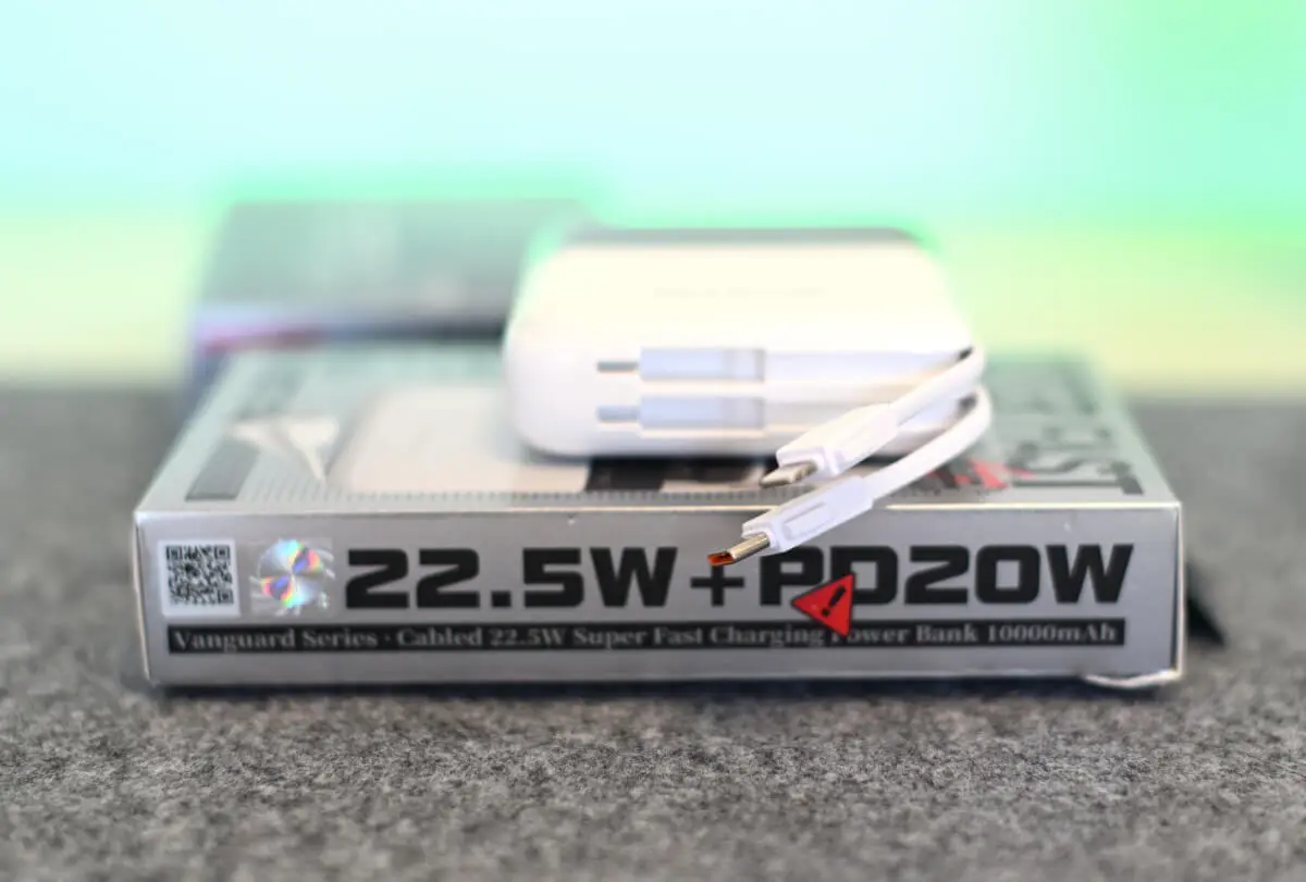 WEKOME WP-309 to powerbank z wbudowanym kablem USB-C & Lightning