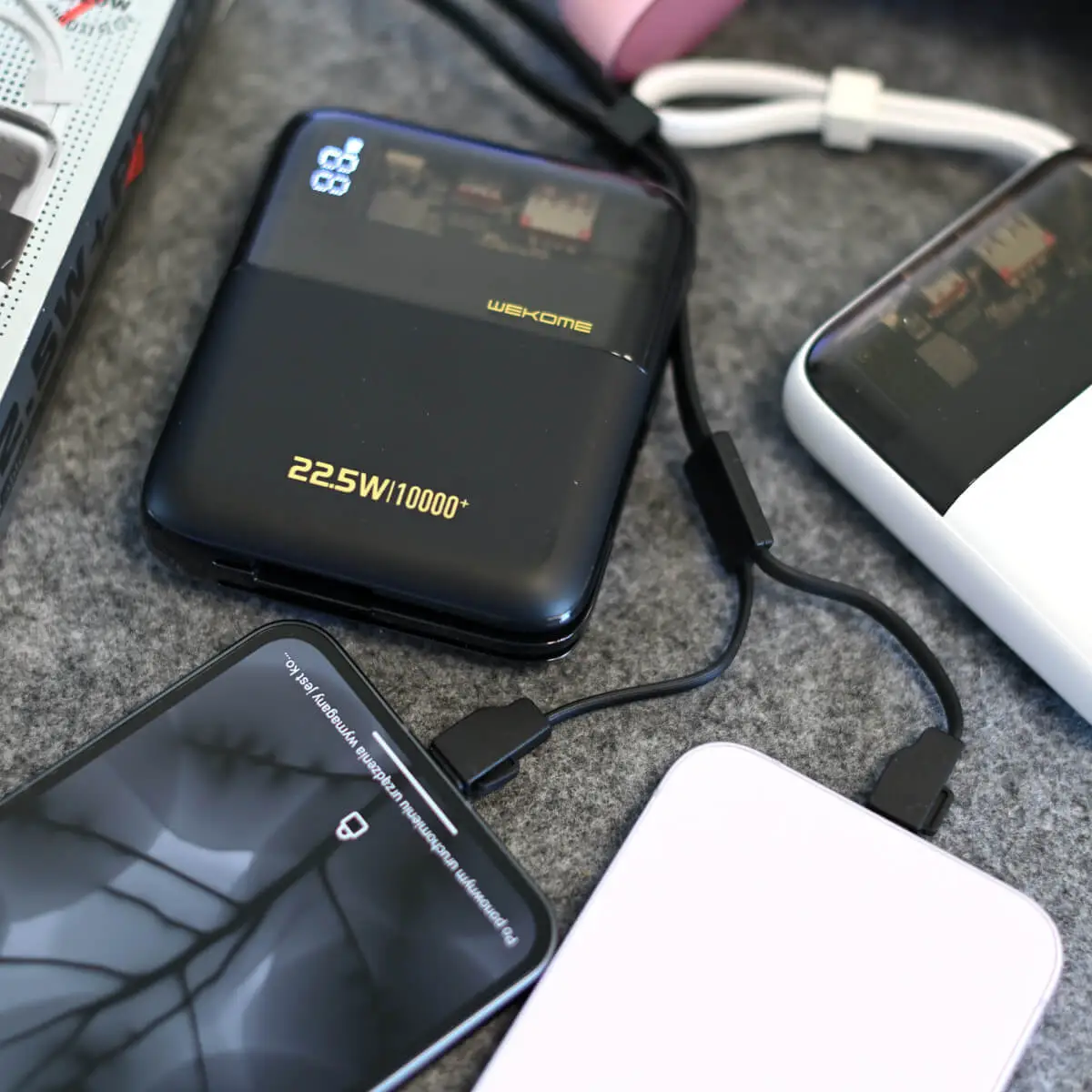 WEKOME WP-309 pozwala na ładowanie dwóch urządzeń jednocześnie