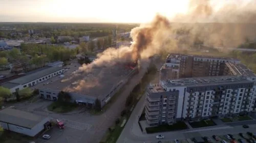Pożar magazynu z hulajnogami elektrycznymi w Katowicach. Ważny apel