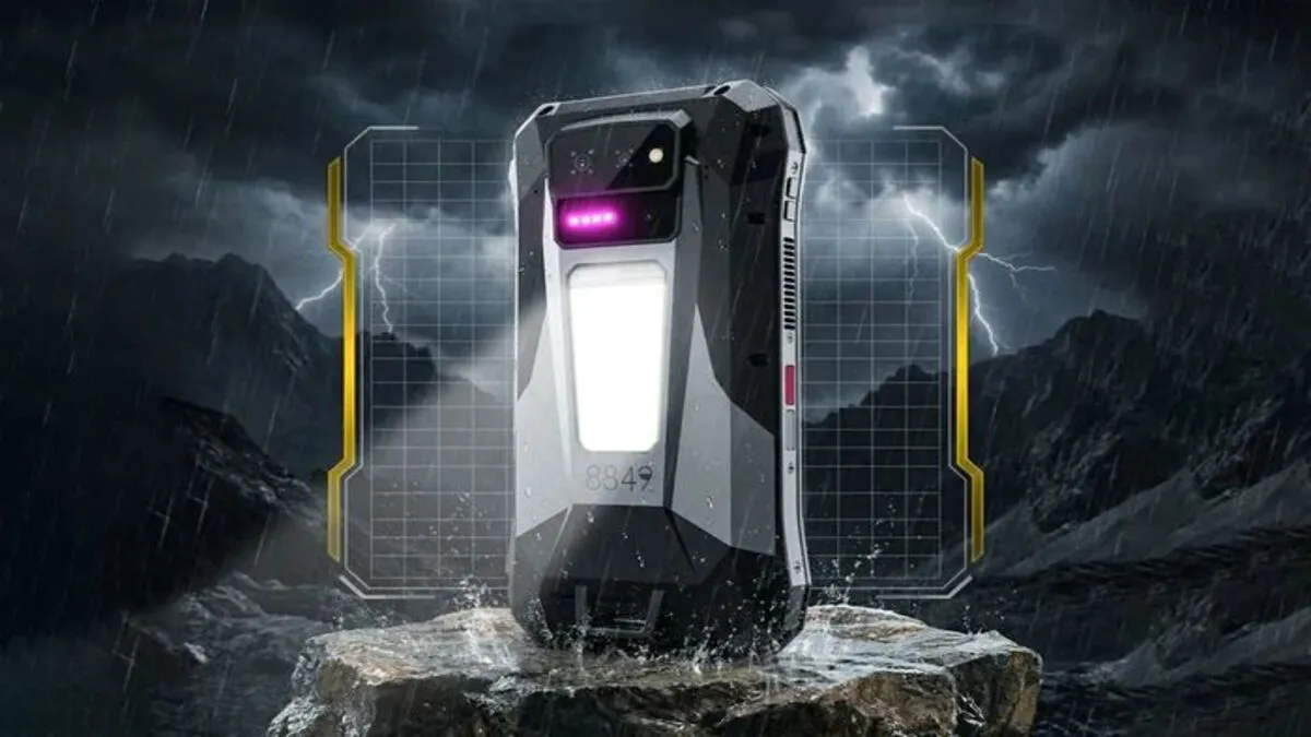 Projektor, smartfon, lampa i powerbank. Oto pancerny Tank X