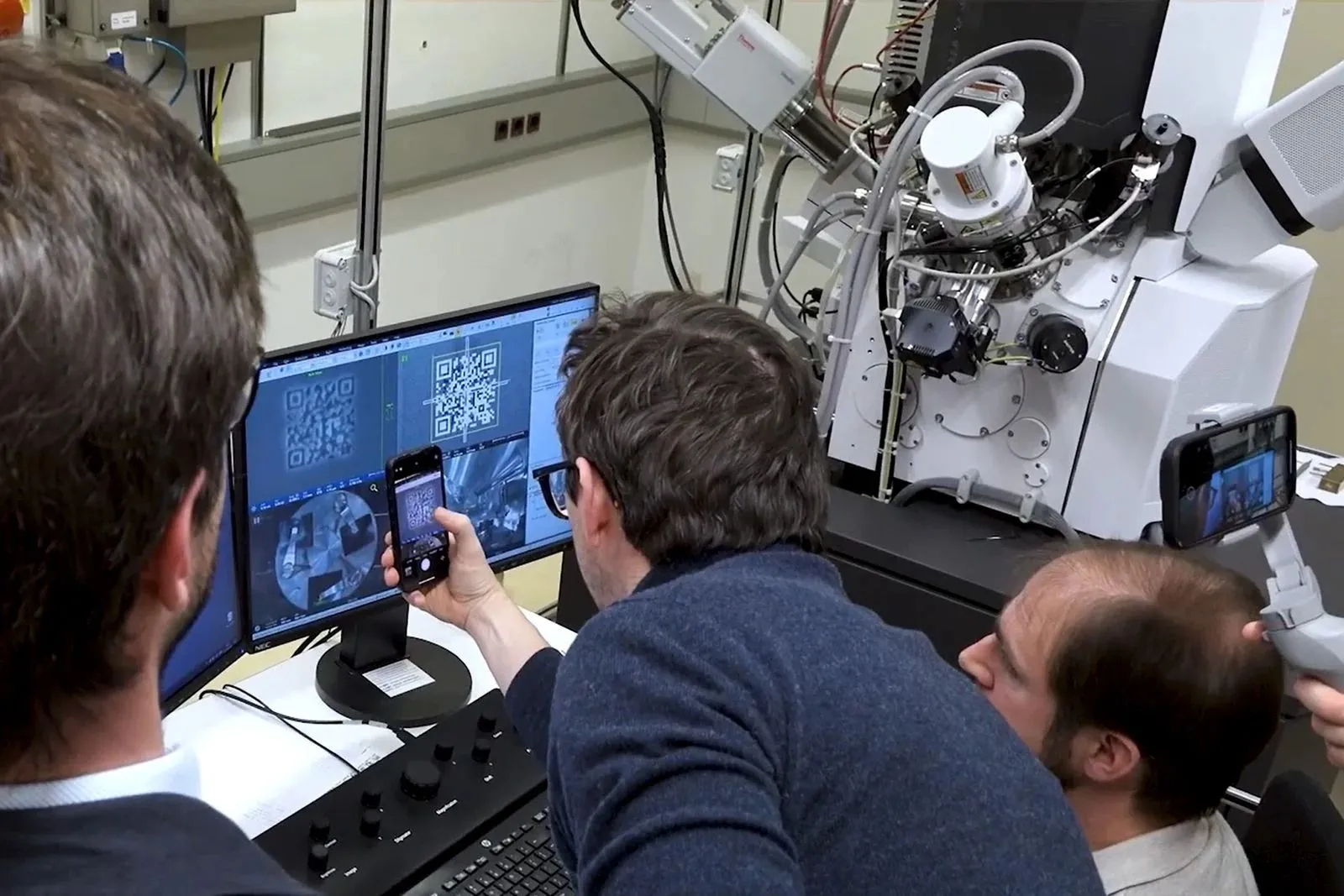 Stworzyli najmniejszy kod QR na świecie. Jest mniejszy niż bakteria