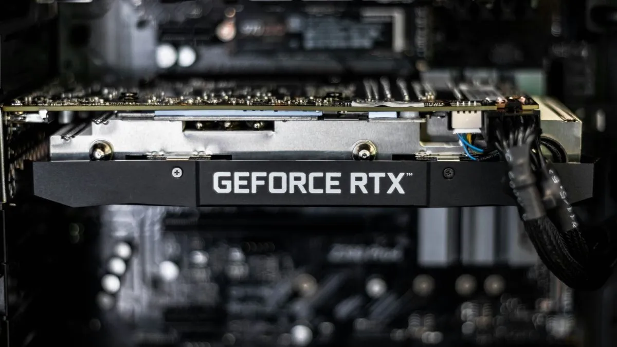 NVIDIA Ci o tym nie powie. Starsze karty z serii RTX da się mocno przyspieszyć