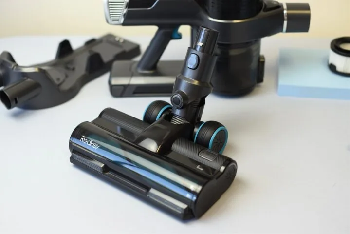 Redkey F10 – recenzja. Odkurzacz pionowy lepszy, niż sugeruje to cena