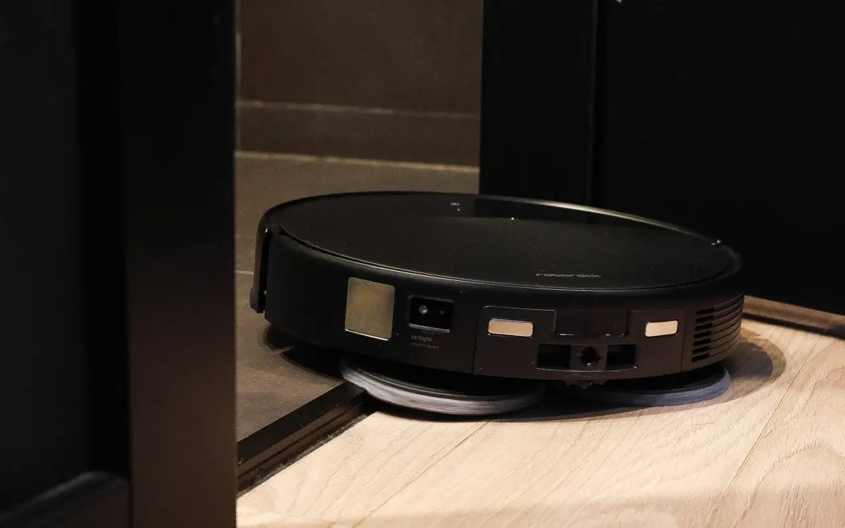 Robot sprzątający czy odkurzacz 5w1 z funkcją mopowania ? Wybieramy sprzęt idealny: Roborock Saros 20 vs. F25 Combo
