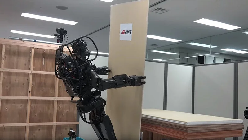 W Japonii powstał robot wykonujący lekkie prace remontowe