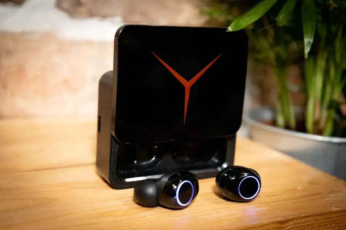 Kupiłem bezprzewodowe słuchawki z AliExpress za 19 złotych. Minął rok, a one przez cały czas działają