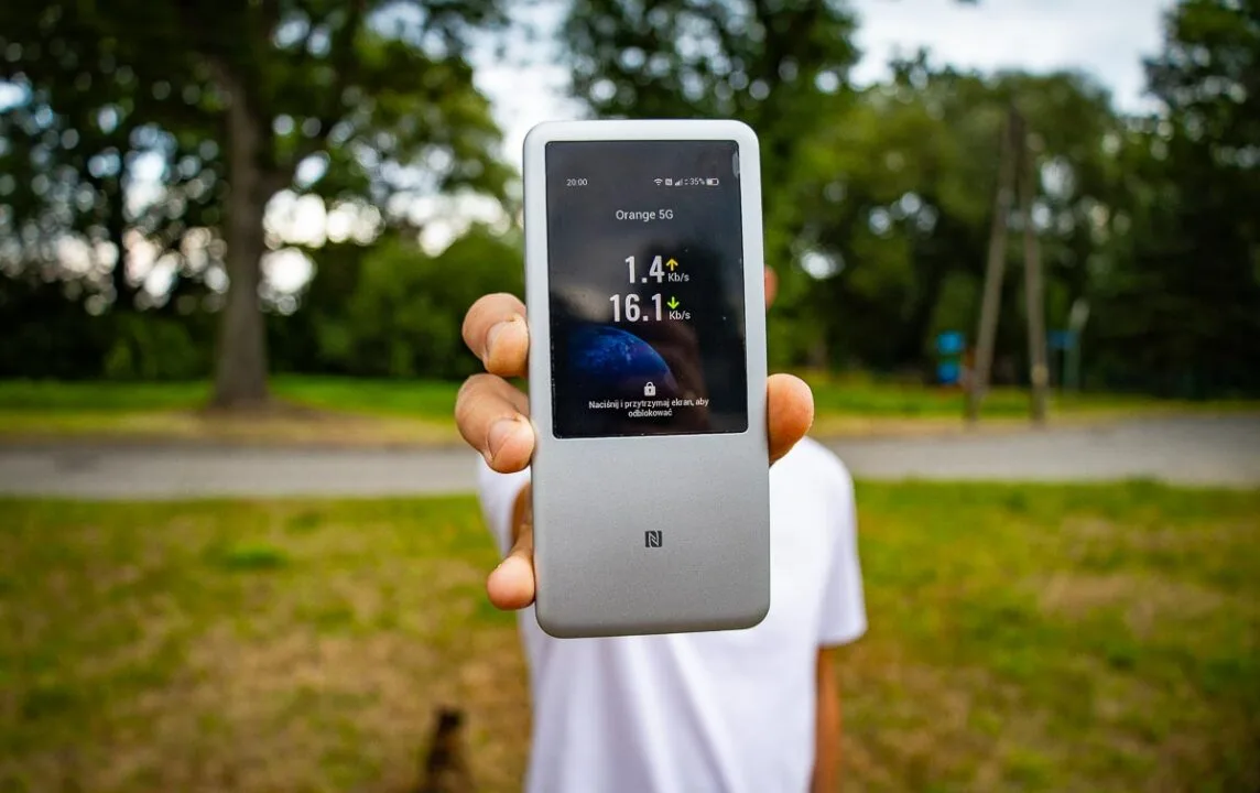 Test routera mobilnego ZTE U60 Pro. Wi-Fi 7, dotykowy ekran i funkcja powerbanku w jednym